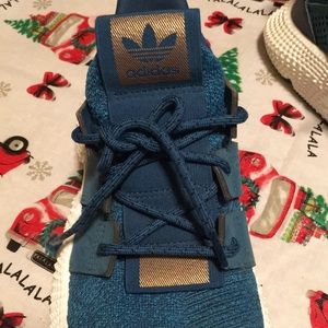 Adidas shoes 7 1/2 great barely used condition